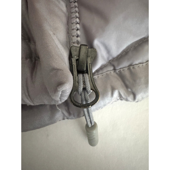 The North Face Down Vest 550-Fill Women M Full Zip Pockets Silver Gray Quilted - Picture 10 of 11